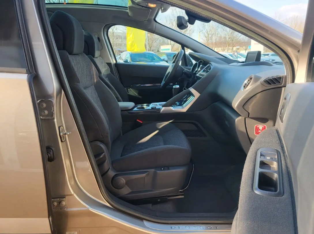 Peugeot 3008 Allure 1.6T Panoramadach
