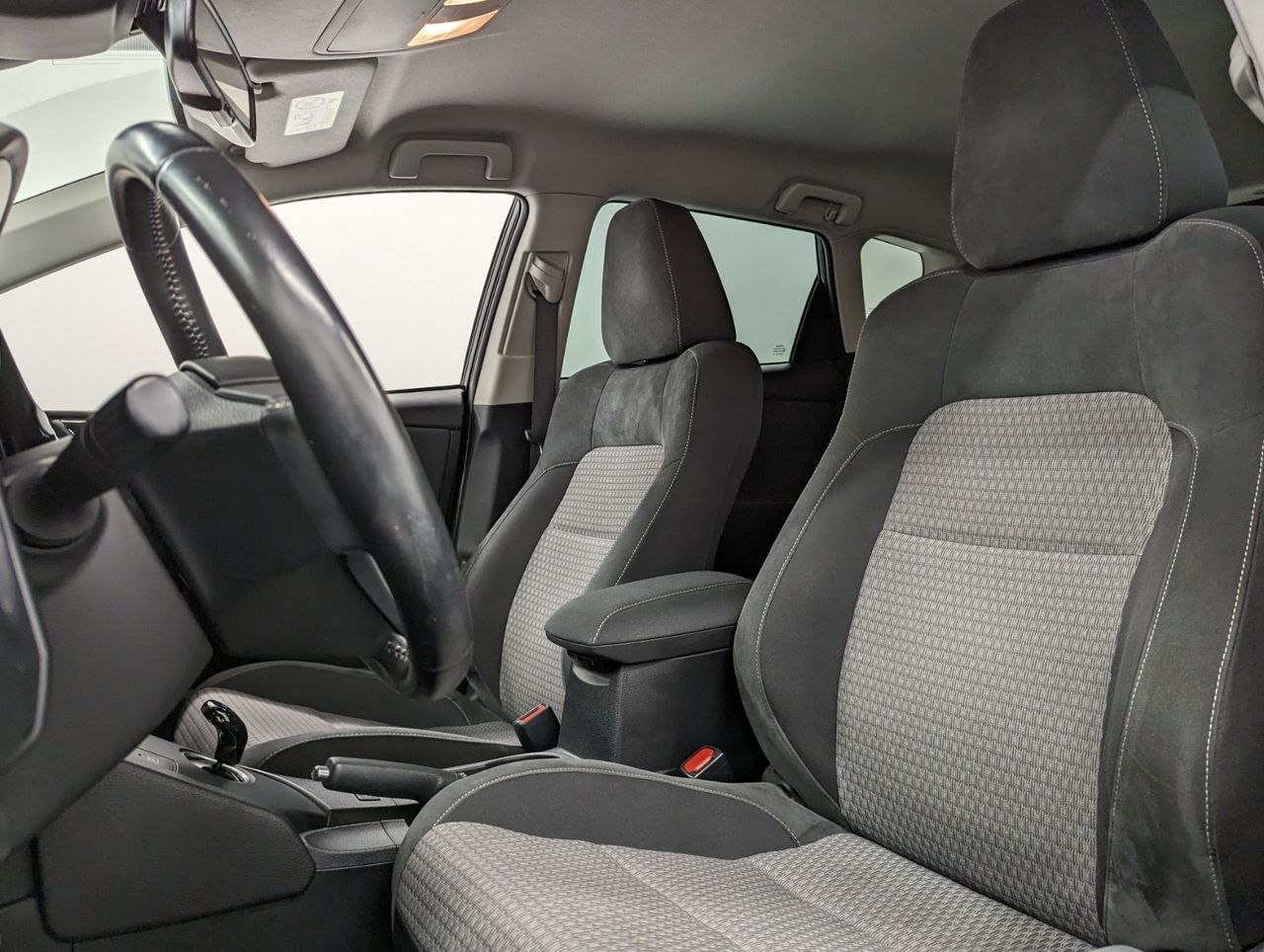 Toyota Auris Hybrid 136h Design Business