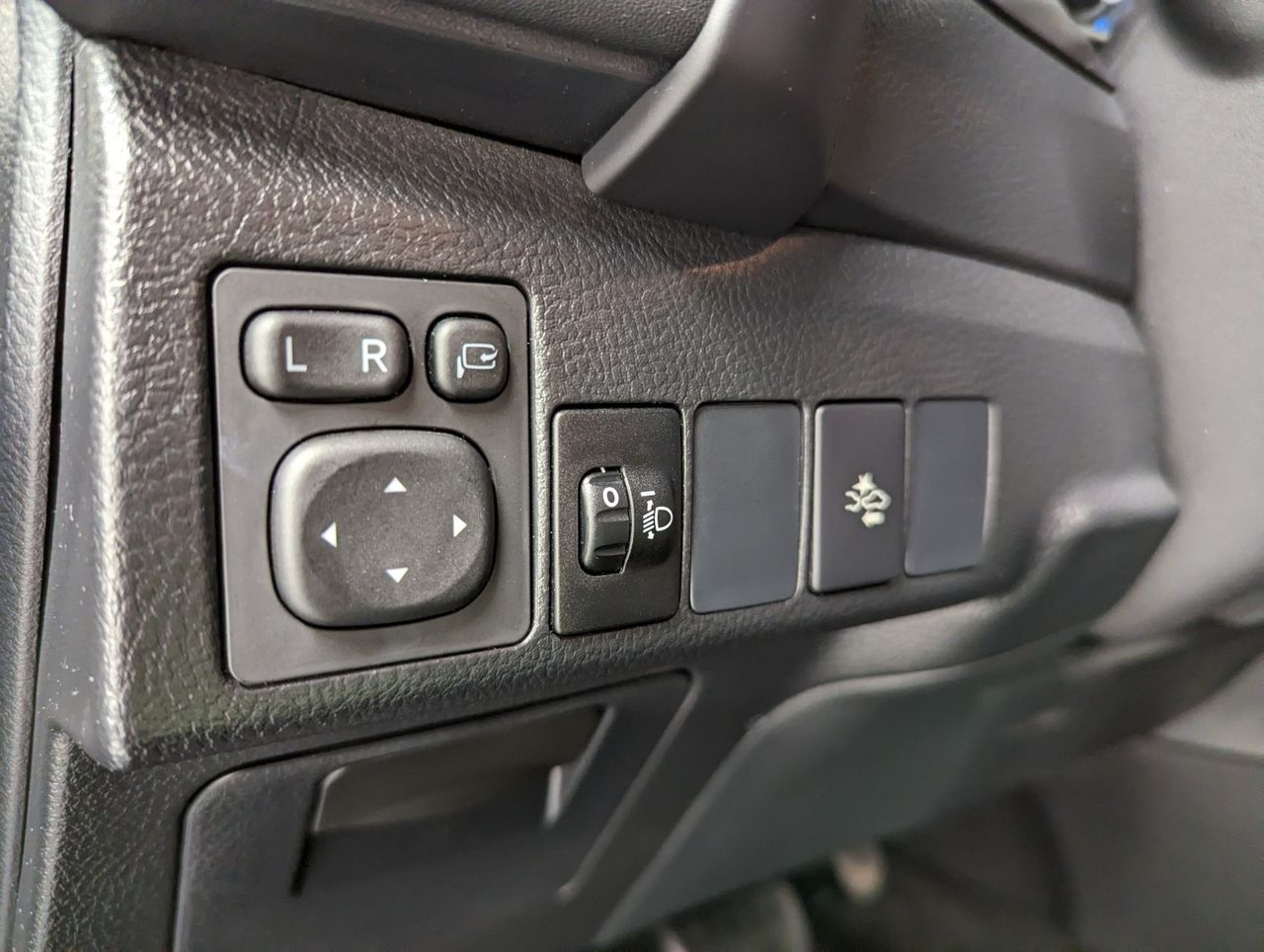 Toyota Auris Hybrid 136h Design Business