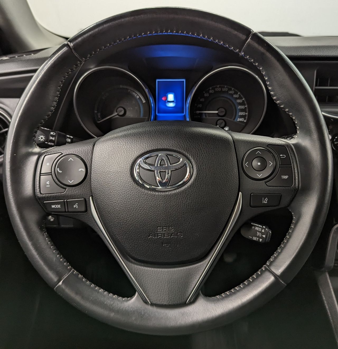 Toyota Auris Hybrid 136h Design Business