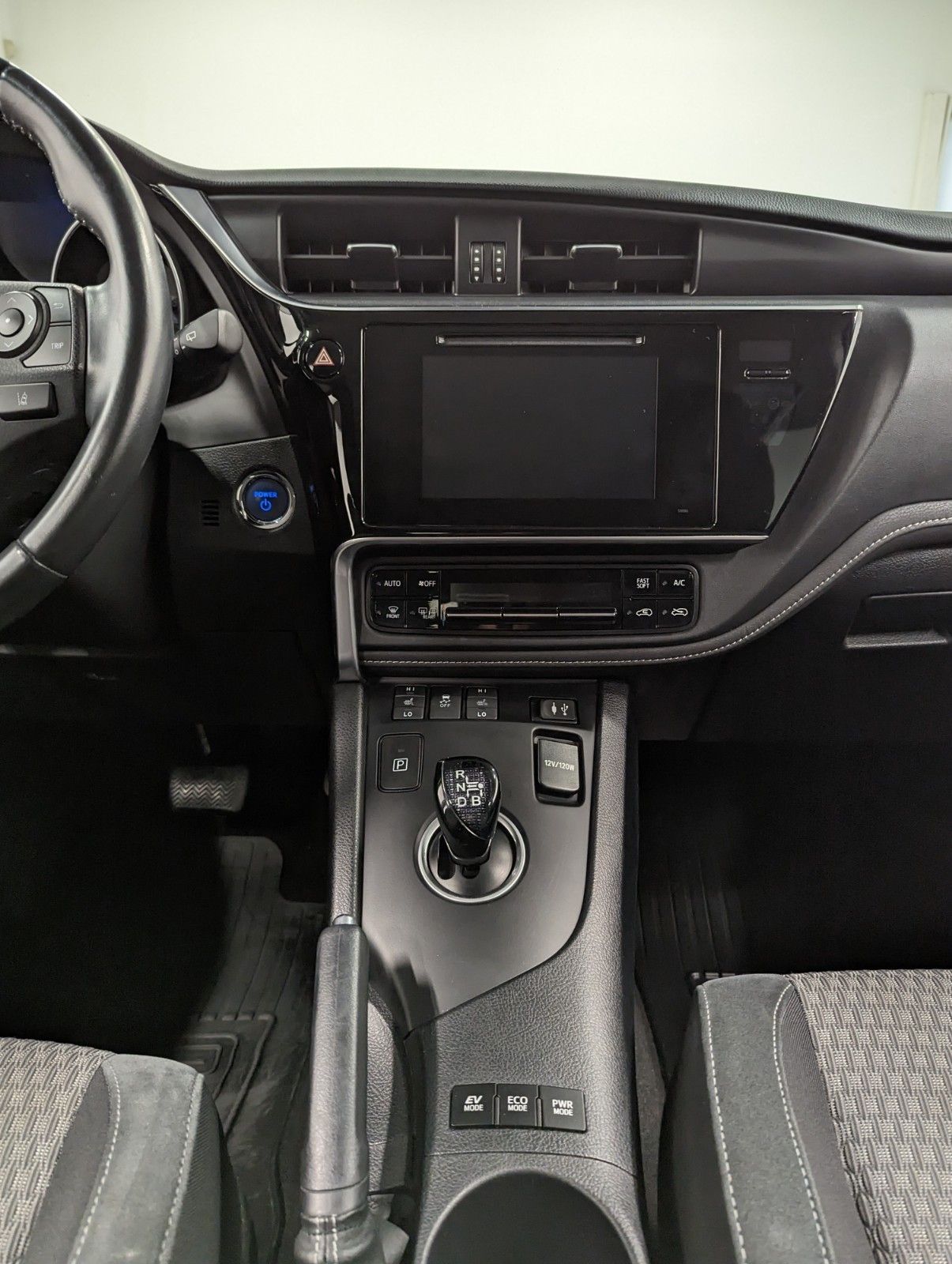 Toyota Auris Hybrid 136h Design Business