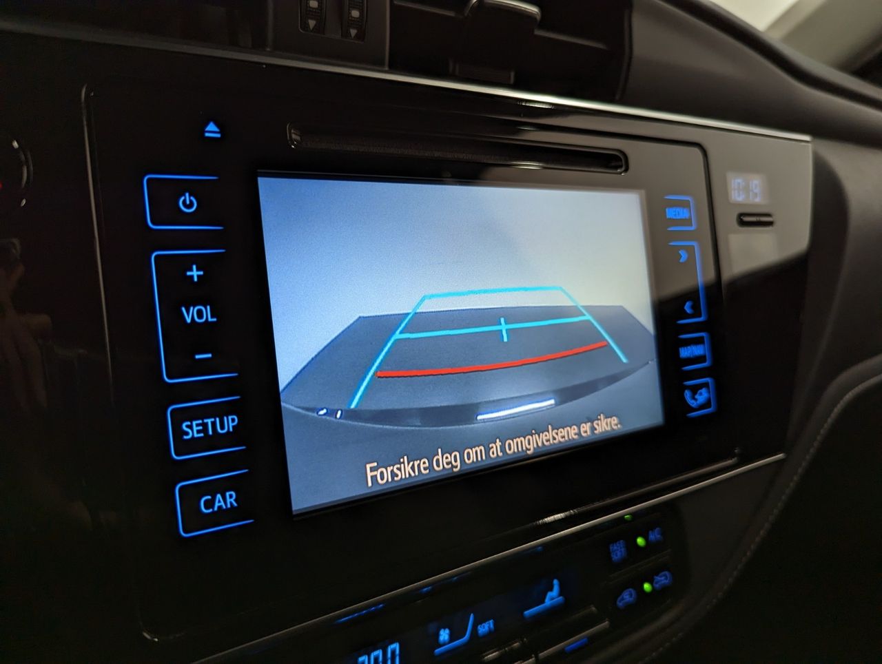 Toyota Auris Hybrid 136h Design Business