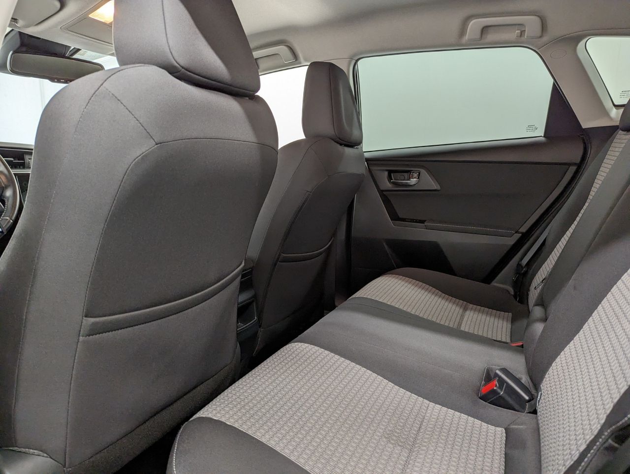 Toyota Auris Hybrid 136h Design Business