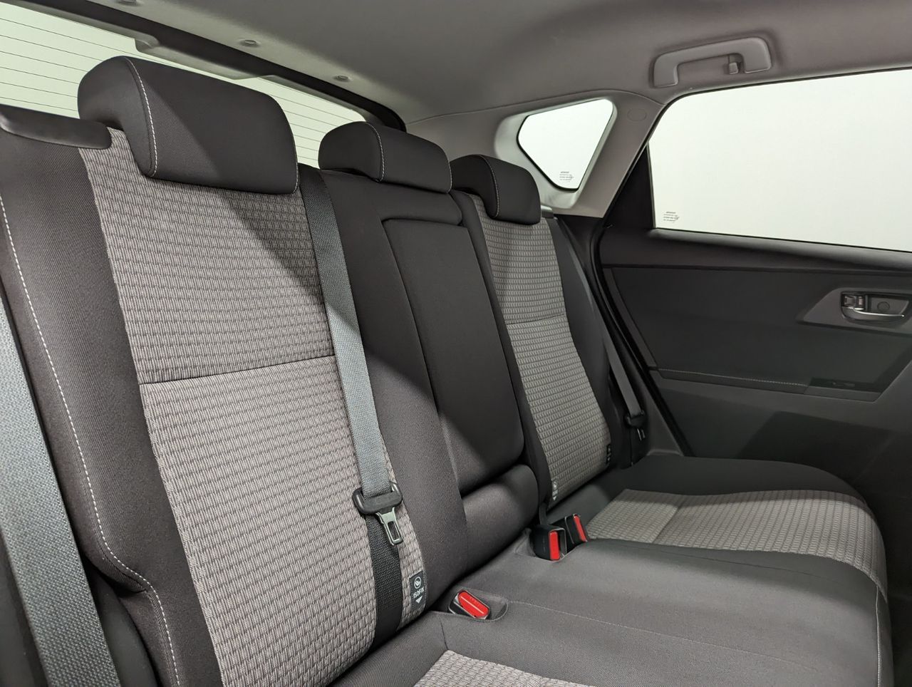 Toyota Auris Hybrid 136h Design Business