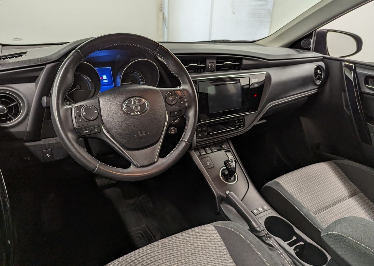 Toyota Auris Hybrid 136h Design Business